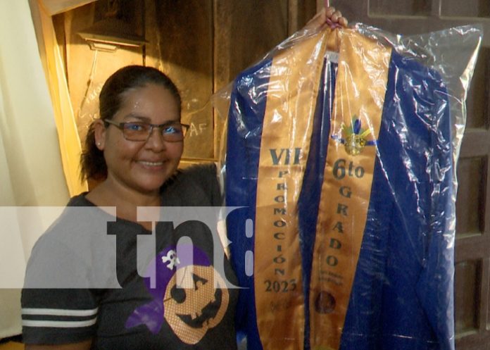 toga-01 Foto: Munguía Atelier, confección de togas, birretes y más / TN8