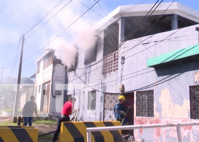Foto: Incendio en segunda planta de una vivienda en Bolonia, Managua / TN8