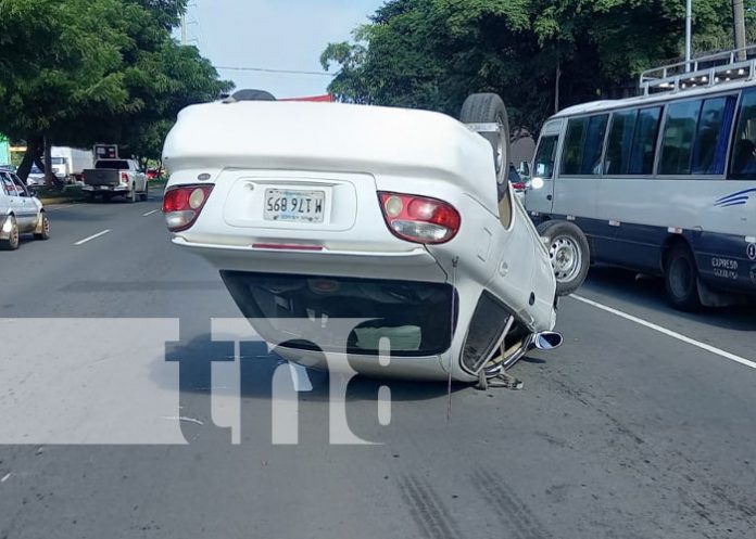Foto: Vuelco de vehículo en la Carretera a Masaya, jurisdicción Managua / TN8