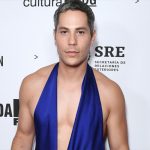 Christian Chávez se viste de gatubela en concierto de RBD