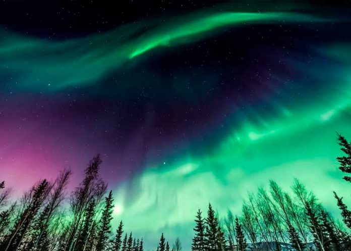 ¡De otro mundo! Captan sorprendente aurora boreal en Estados Unidos