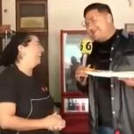 Reportero termina ‘troleado’ en plena transmisión en vivo por su entrevistada Foto: Reportero en su momento más incomodo /cortesía