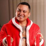Edwin Luna sorprende en unos boxers muy navideños