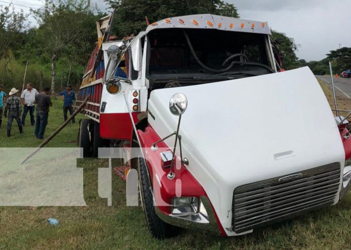 Fatal colisión en Chontales involucra rastra, camión ganadero y motocicleta