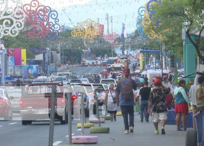 Foto: Recreación Familiar en Avenida Bolívar a Chávez: Alta Temporada de Diciembre / TN8