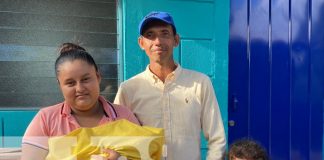 Foto: Entregan llaves de viviendas sociales a dos familias en Juigalpa/TN8