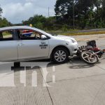 Accidente de tránsito en Río Blanco involucra motocicleta y carro