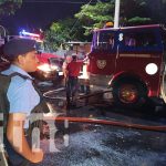 ¡A la intemperie! Varilla de cuete posible causa de un voraz incendio en Managua Varilla de cuete posible causa de un voraz incendio en Managua