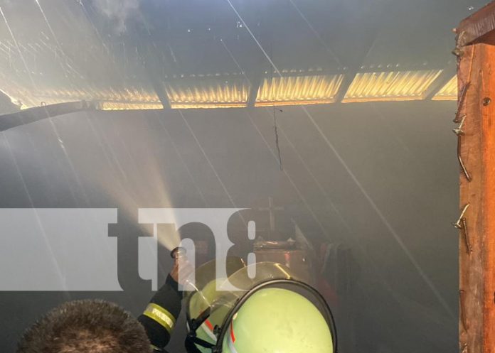 1 Foto: Incendio devasta humilde vivienda en Comarca San Diego, Juigalpa/TN8