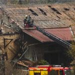 Horror en Francia: Asesinó a sus padres a tiros y después incendió la casa Horror en Francia: Asesinó a sus padres a tiros y después incendió la casa
