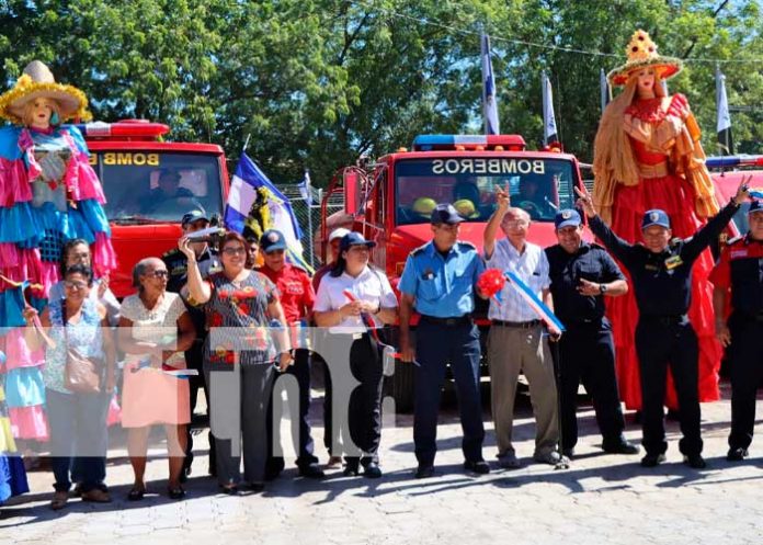 Foto: Inauguración en León: Nueva Estación de Bomberos y Oficina de Trámites Migratorios / TN8