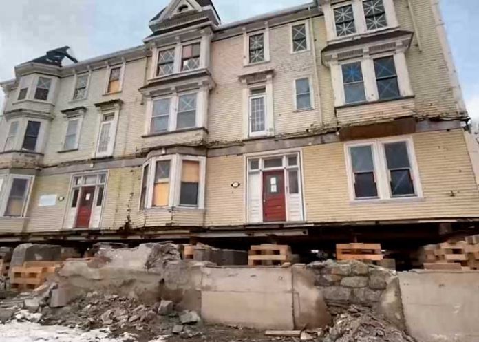 Foto: VIDEO: Logran trasladar un edificio histórico canadiense utilizando 700 pastillas de jabón/Cortesía