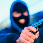 Un anciano de 93 años desarma a un ladrón y lo golpea Foto: Un anciano de 93 años desarma a un ladrón y lo golpea/Cortesía