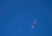¿Ovni o globo?: captan objeto no identificado volando cerca del avión presidencial de Biden Foto: ¿Ovni o globo?: captan objeto no identificado volando cerca del avión presidencial de Biden /Cortesía