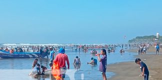 Foto: Así disfrutan las familias sus vacaciones de Navidad en Pochomil y Masachapa / TN8