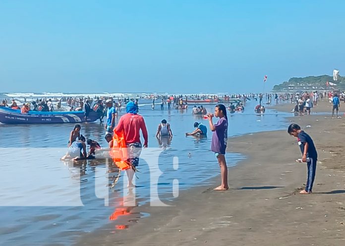 Foto: Así disfrutan las familias sus vacaciones de Navidad en Pochomil y Masachapa / TN8