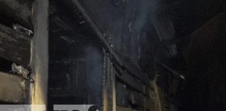 Foto: Bomberos sofocan fuertes llamas en una vivienda en Bilwi