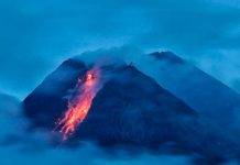 Volcán 'Merapi' uno de los más peligrosos del mundo hace erupción (VIDEO)