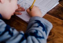 Viral por pedirle ayuda a Alexa para resolver tarea de matemáticas