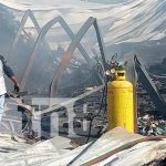Segundo Incendio devasta bodega de zapatos en Acahualinca Foto: Llamas nuevamente se activan en Acahualinca /TN8