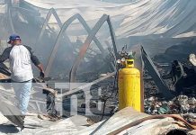 Segundo Incendio devasta bodega de zapatos en Acahualinca Foto: Llamas nuevamente se activan en Acahualinca /TN8