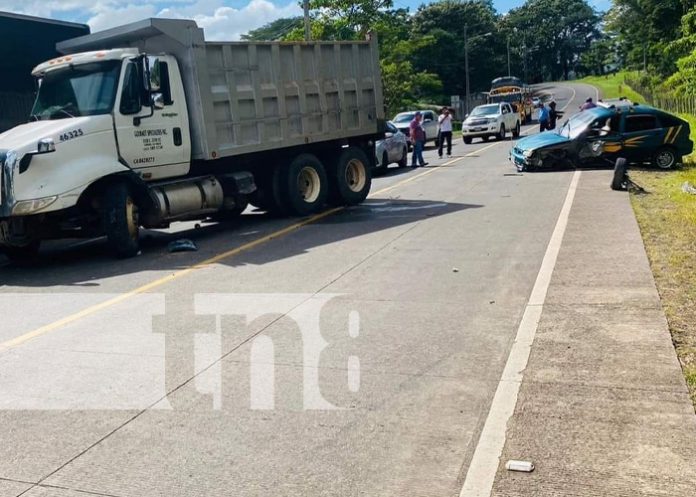 Foto: Liviano automotor impactó de forma frontal contra un pesado camión / TN8