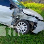 Tremendo susto en accidente de carro y bus en carretera Masaya a Managua Foto: Tremendo susto en accidente de carro y bus en carretera Masaya a Managua / TN8