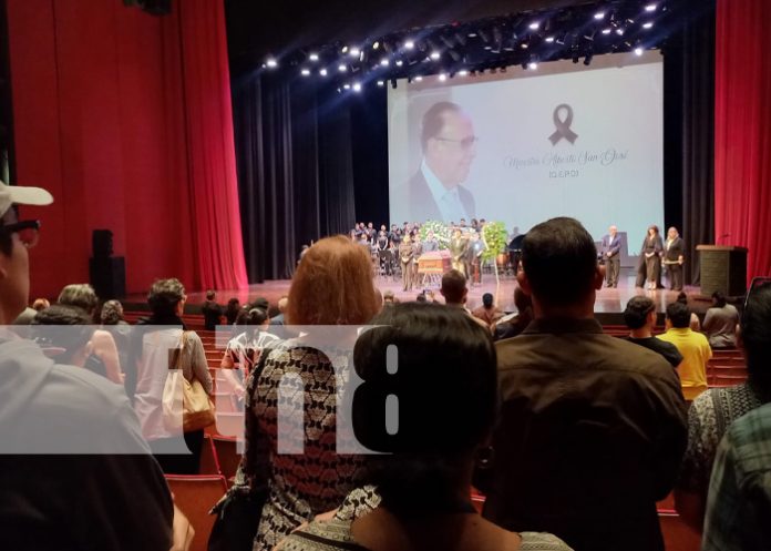 Homenaje de cuerpo presente al artista lírico Alberto San José en el Teatro Rubén Darío
