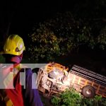 Diciembre de accidentes: Camión ganadero se precipitó en un abismo de 20 metros Foto: Diciembre de accidentes: Camión ganadero se precipitó en un abismo de 20 metros / TN8