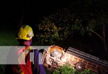 Diciembre de accidentes: Camión ganadero se precipitó en un abismo de 20 metros Foto: Diciembre de accidentes: Camión ganadero se precipitó en un abismo de 20 metros / TN8