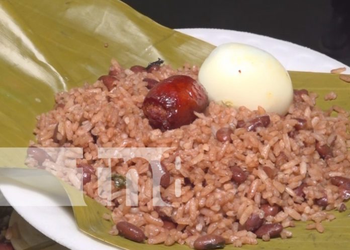 Foto: Centenares de familias de Estelí degustaron del Gallo pinto más grande/TN8