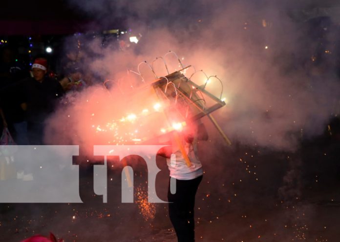 Foto: Espíritu navideño se apoderó de los leoneses / TN8