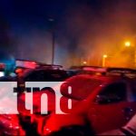 Foto: Un voraz incendio calcinó varios vehículos por las cercanías de la rotonda el Gueguense /Tn8