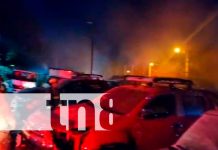 Un voraz incendio calcinó varios vehículos por las cercanías de la rotonda El Güegüense Foto: Un voraz incendio calcinó varios vehículos por las cercanías de la rotonda el Gueguense /Tn8