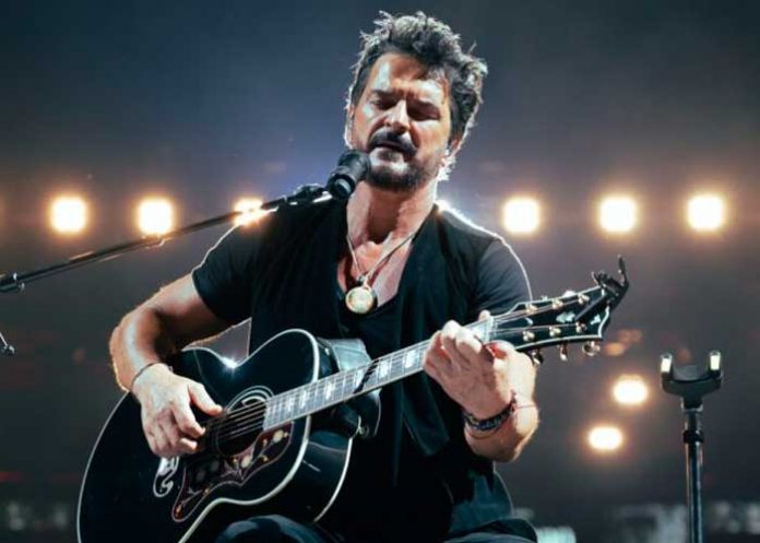Ricardo Arjona se retira de escenarios por problemas de salud