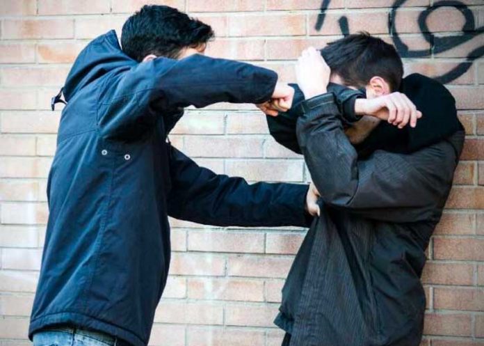 Estudiante mata a su agresor para defenderse del bullying