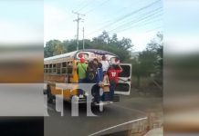 Una barbaridad: Caponeras y buses caminan «hasta la pata» en Managua Foto: Caponeras, buses y peatones siguen cometiendo infracciones en managua / TN8
