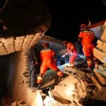 China devastada por sismo que dejó como saldo 127 muertos Al menos 127 muertos en un sismo en el noroeste de China