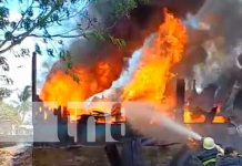 Bomberos logran apagar incendio en gasolinera a Granel en el Tortuguero Bomberos logra apagar voraz incendio