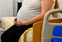 Mujer embarazada es apuñalada por un hombre de Reino Unido