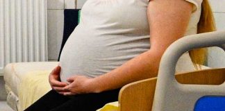 Mujer embarazada es apuñalada por un hombre de Reino Unido