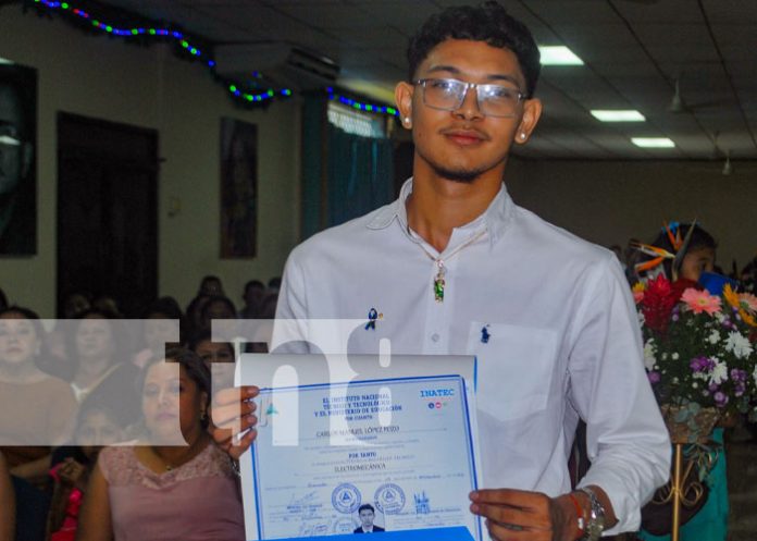 Foto: Técnicos graduados en Granada / TN8
