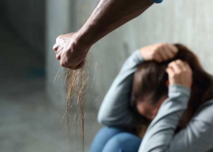 Noqueó a mujer por rechazar propuesta de matrimonio en India