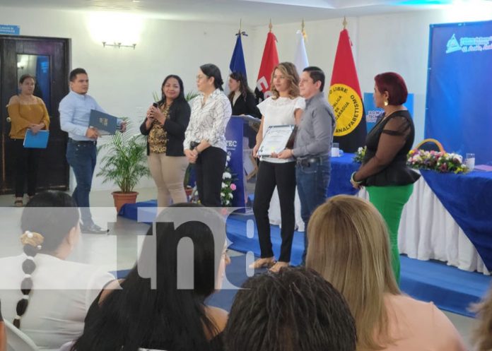 Foto: Docentes técnicos de inglés / TN8
