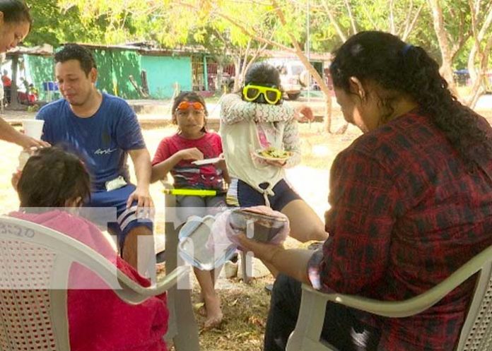 mar3 Laguna de Xiloá es visitada por las familias