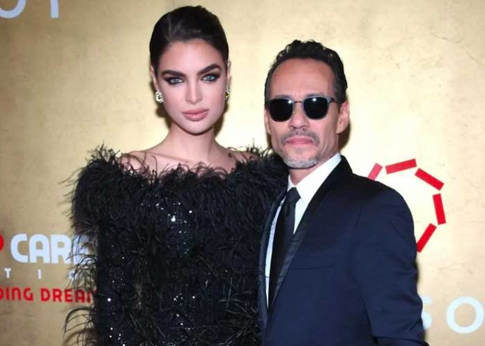 Nadia Ferreira deslumbra acompañando a Marc Anthony 