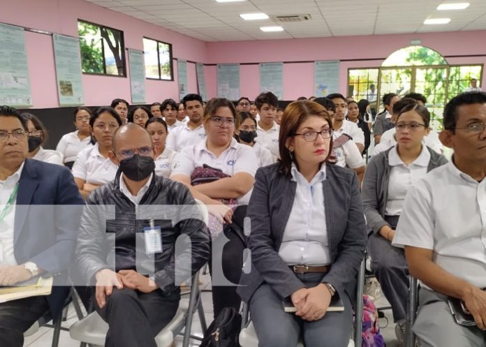 ucn-res-2 Foto: Presentación de investigaciones científicas de la UCN / TN8