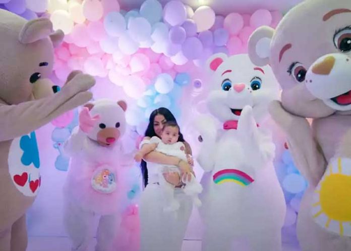 yailin Cattleya, la hija de Yailin, posa en sus primeras fotos navideñas