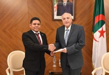 Embajador de Nicaragua presenta copias de estilo ante el canciller de Argelia