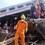 Choque entre dos trenes deja al menos tres personas fallecidas en Indonesia Foto:Choque entre dos trenes deja al menos tres personas fallecidas en Indonesia/Cortesía